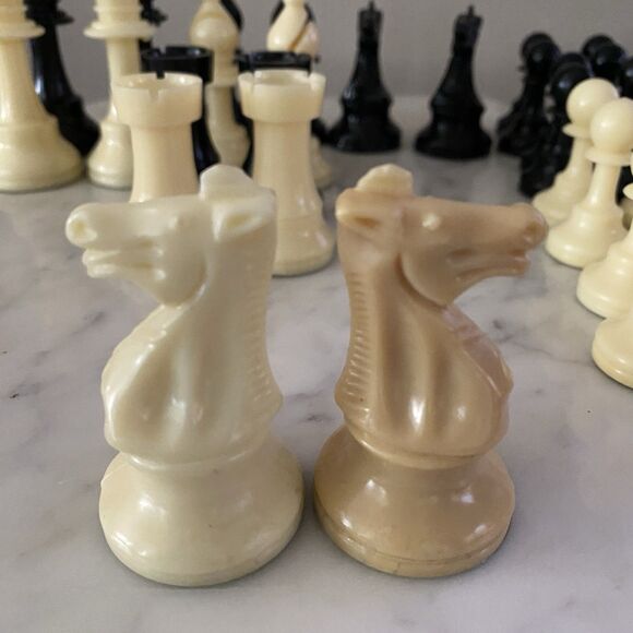 Vtg Chess Pieces 32 in total mixed Black & Natural off white Pieces Felt Bottoms - Picture 8 of 9
